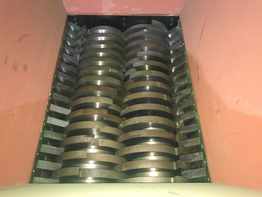 máquina da retalhadora do eixo do gêmeo 18.5kw, máquina shredding do pneumático durável