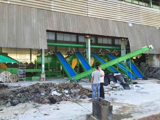 A fase 3 tecida ensaca o filme plástico que recicla a máquina