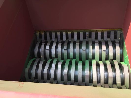 38 retalhadora plástica do cilindro da lâmina 18.5kw, retalhadora dobro do eixo de baixo nível de ruído